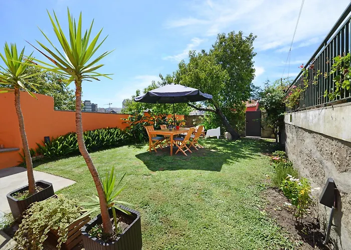 Peach Hostel & Suites